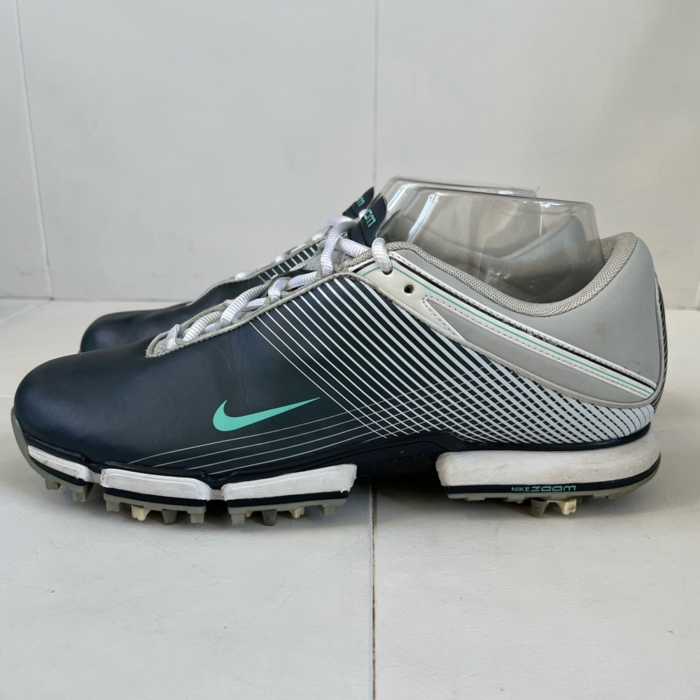Grey and white Nike zoom golf shoes 379202-033